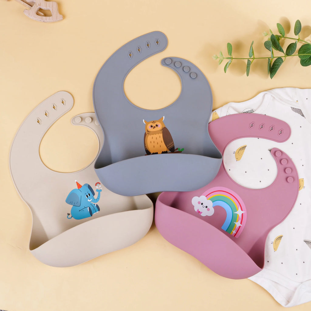 Babero de silicona suave al tacto: Edición con dibujos animados encantadores